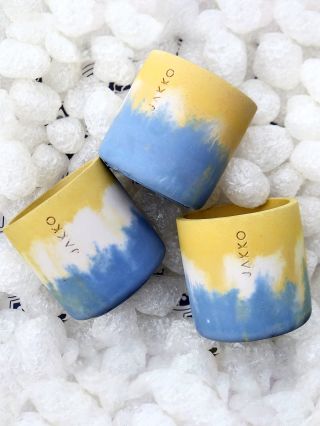 Furt jsem přemýšlela, co mi ty barvy připomínají.. a pak mě to trklo!💙 Kdo ví?😁🤔 #beton #svicka #jakko #svicky...