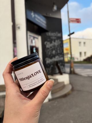 🎄 Liberečáci, kdybyste potřebovali zachránit, tak v @nordbeans_sweet je pár svíčkokousků k mání. A nejen to, sama pro sebe...